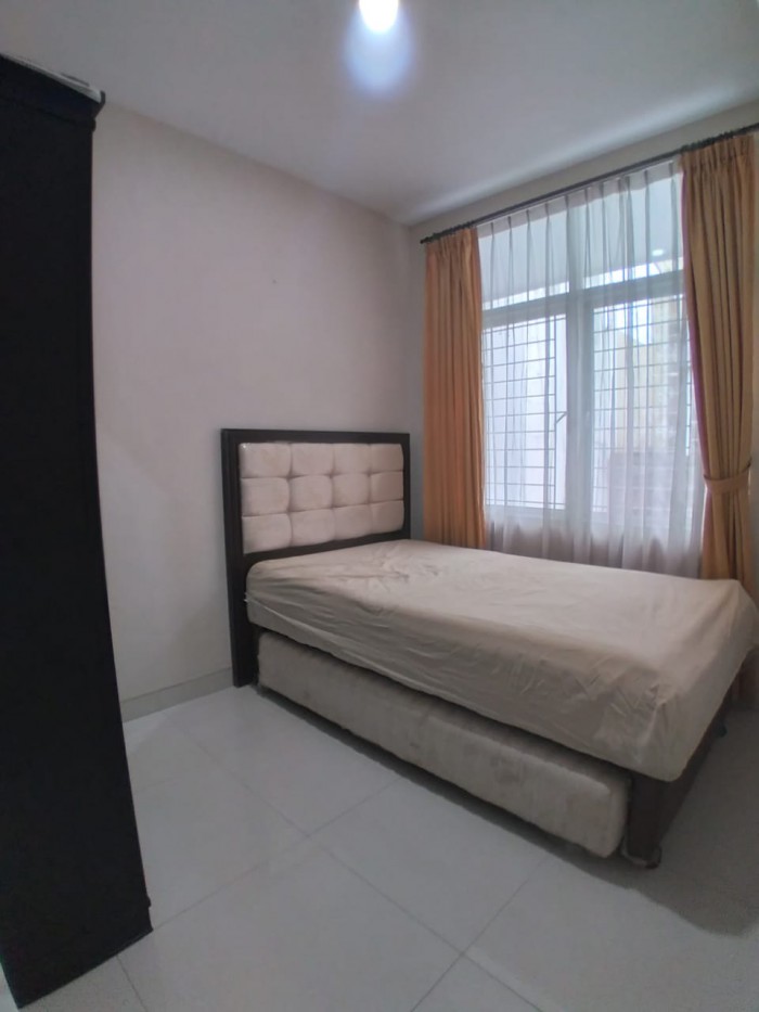 Rumah disewakan di cluster Meadow Green Lippo Cikarang